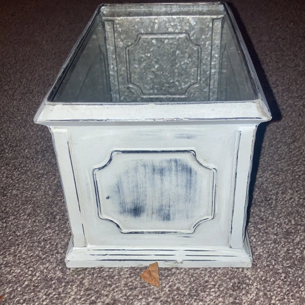 Rustic tin Box - Picture 4 of 4